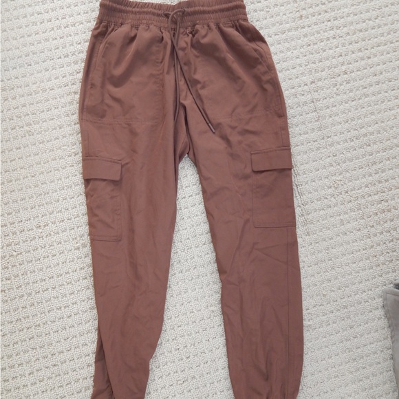 Old Navy Women’s Quick Dry Stretchtech Cargo Pants - Brown - XS - Picture 1 of 4